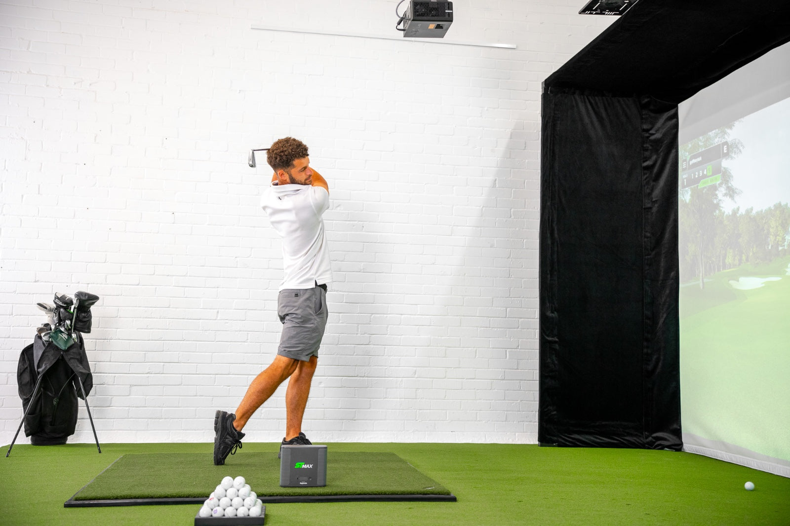 GolfBays Lux höggskýli fyrir golfhermi